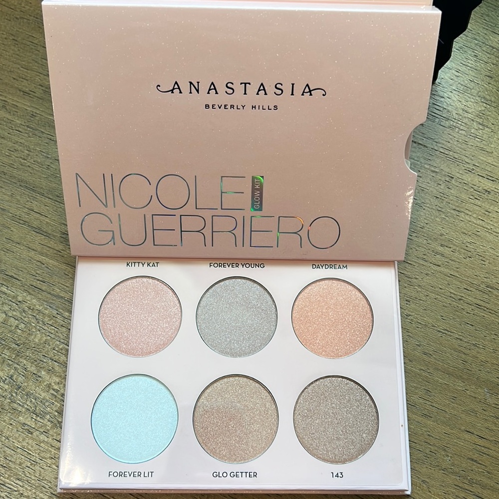 Limited edition Nicole Guerriero glow kit